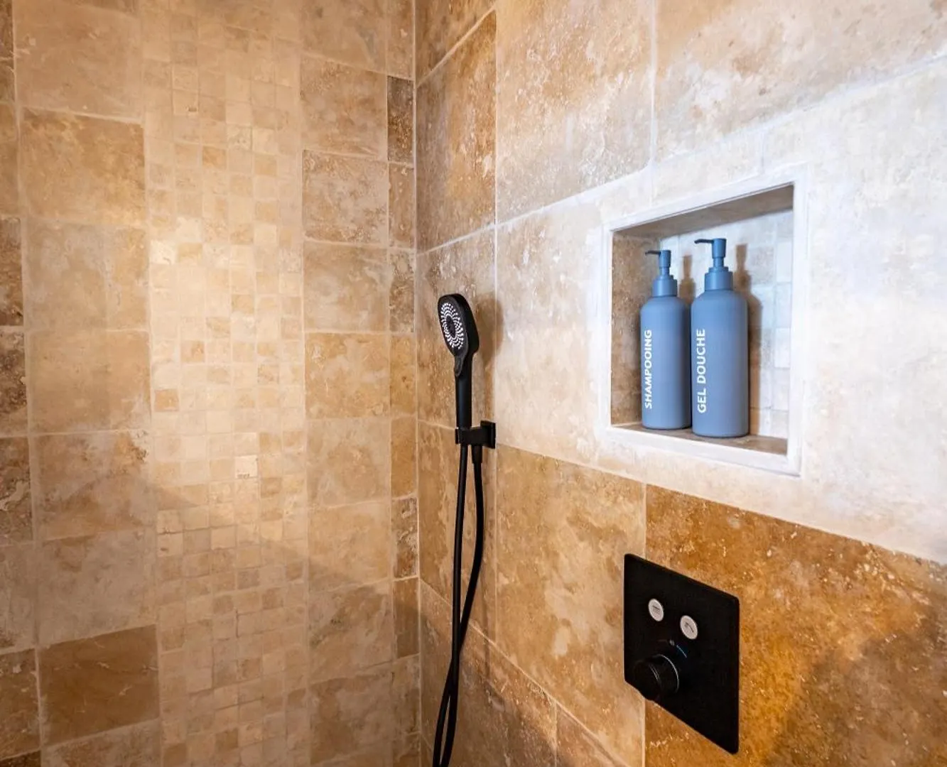 L'Eden - Maison D'Architecte, Climatisee, Piscine, Home Cinema كاسْتْرْ بيت للعطل