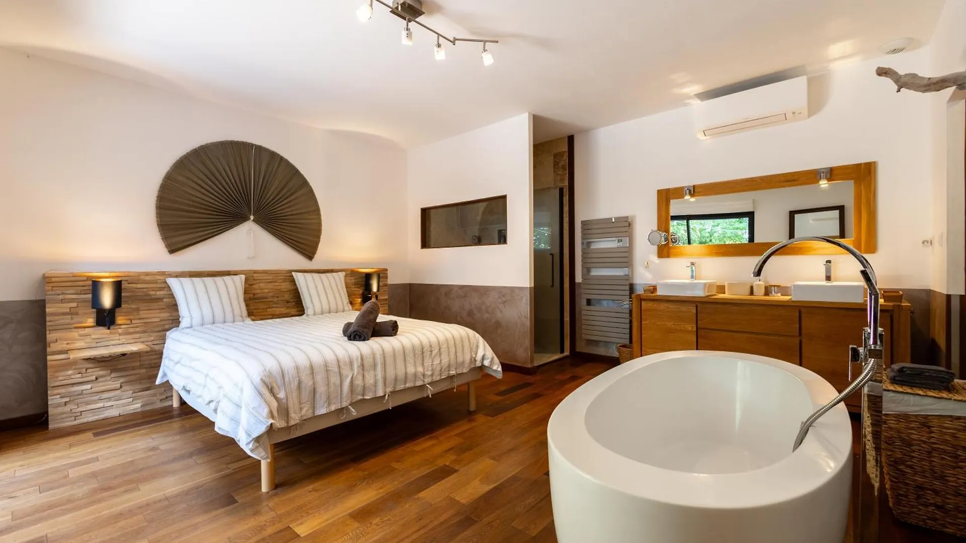 L'Eden - Maison D'Architecte, Climatisee, Piscine, Home Cinema كاسْتْرْ 0*,  فرنسا