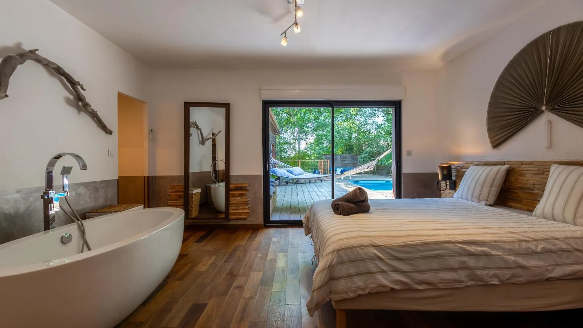بيت للعطل L'Eden - Maison D'Architecte, Climatisee, Piscine, Home Cinema كاسْتْرْ فرنسا